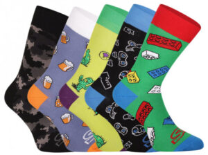Veselé ponožky patří mezi dárky do 300 Kč