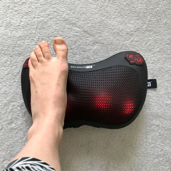 Namasírujte si pomocí polštáře i chodidlo.