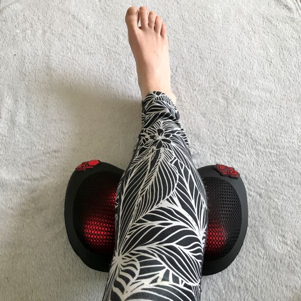 Namasírujte si pomocí polštáře i lýtko.