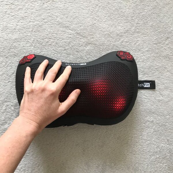 Namasírujte si pomocí polštáře i ruku.