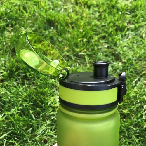 Pítko zdravé lahve pro malé děti akorát do pusy