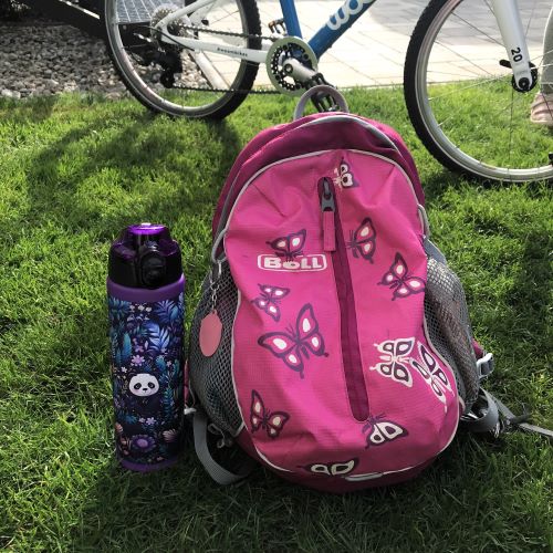 Tritanová lahev 700 ml se vejde do batůžku Boll v pohodě.