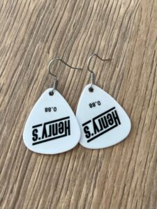 Jak vyrobit náušnice z trsátek - hotové dílo